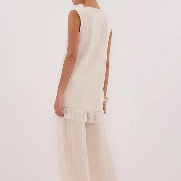 DISSH White Sleeveless Crew Neck Sheath Top - Picture 4 of 8